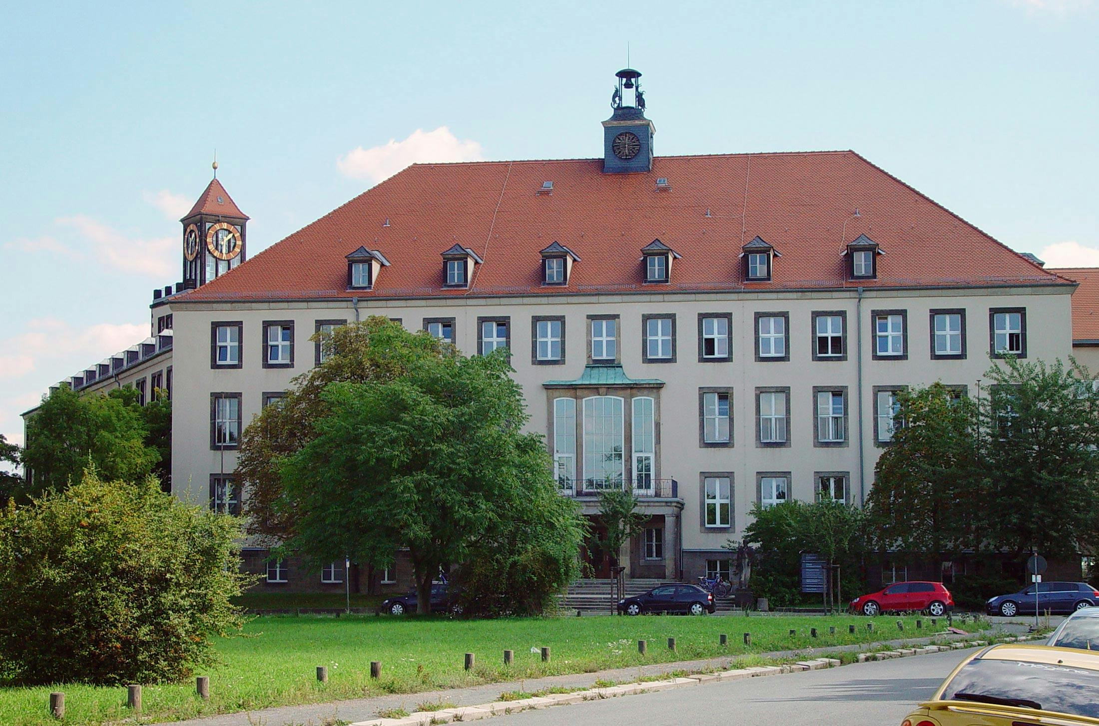 Gebäude am Weberplatz, Westflügel