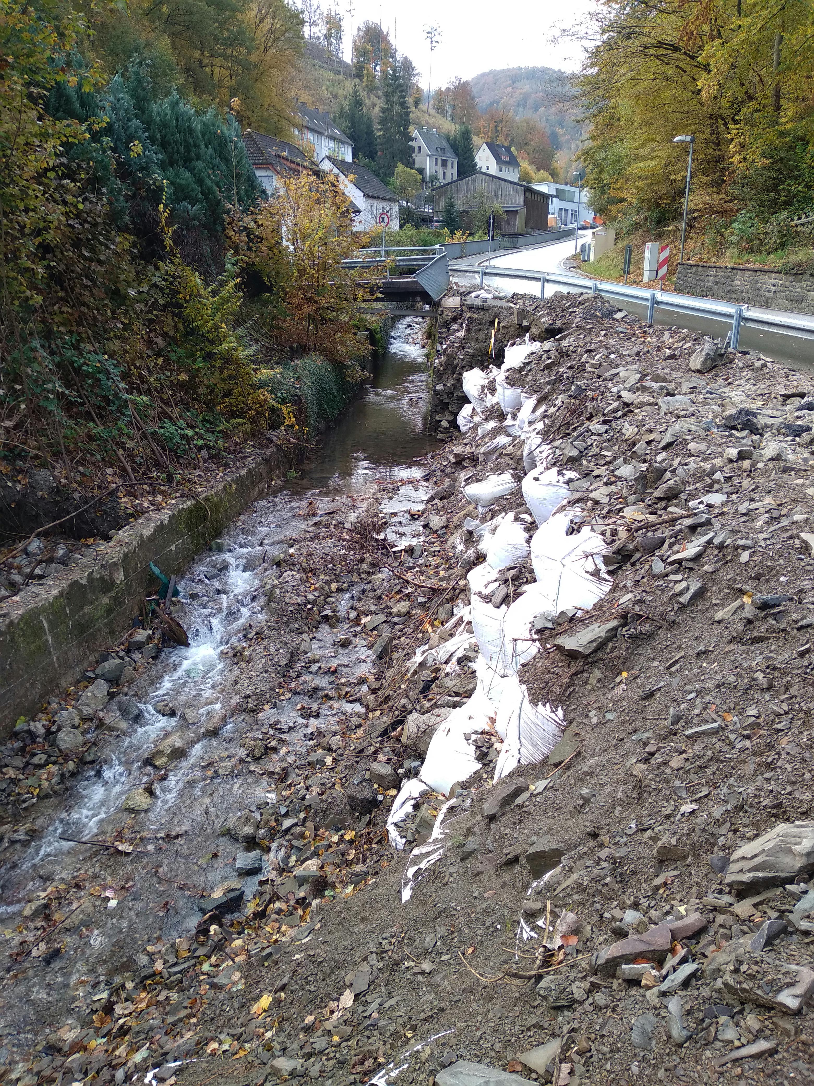 Der kleine Bach Brachtenbecke verwandelte sich in einen reißenden Fluss und hinterließ eine Schneise der Verwüstung.