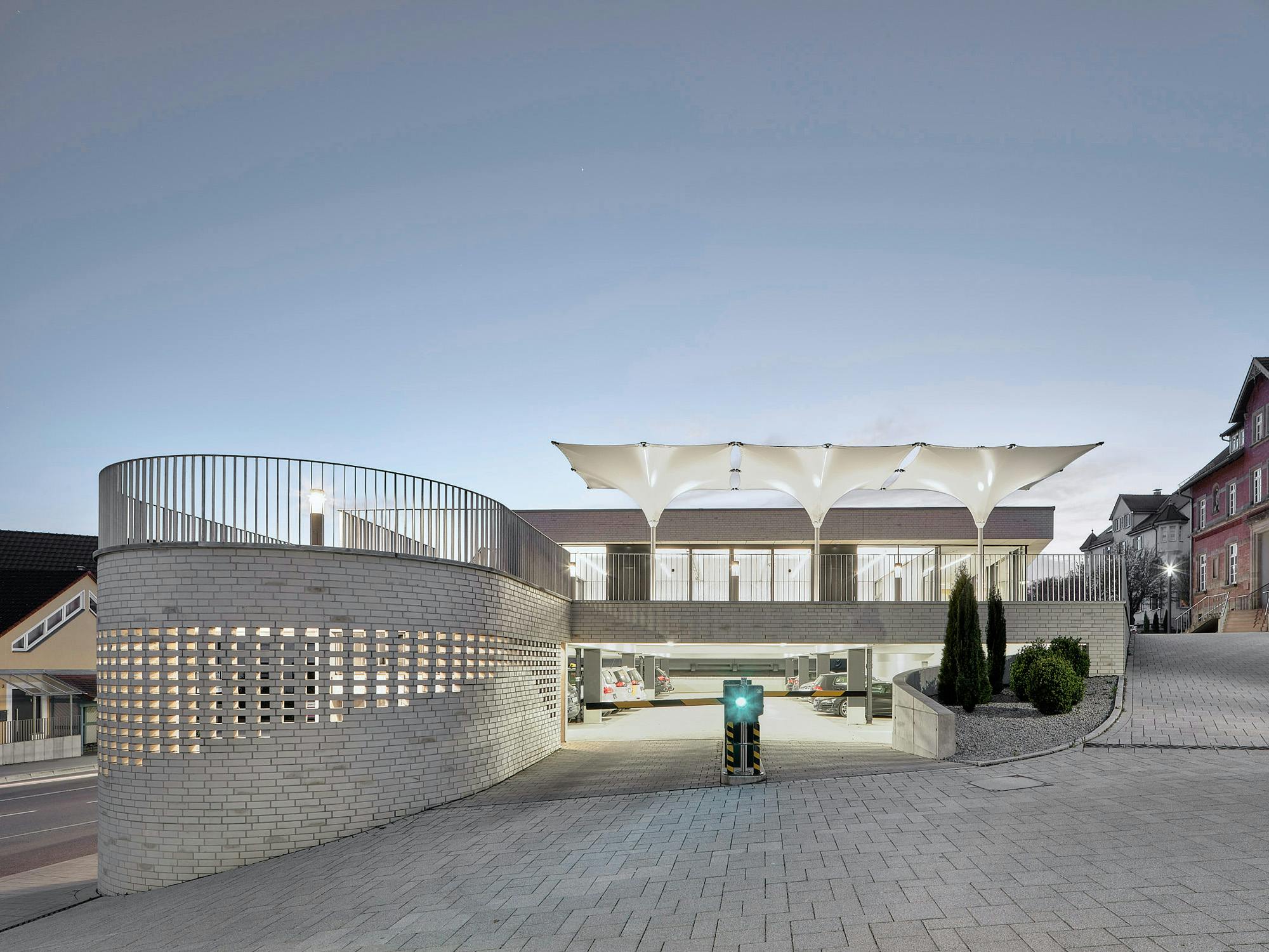 projekt forum huttlingen neubau parkhaus mit veran competitionline