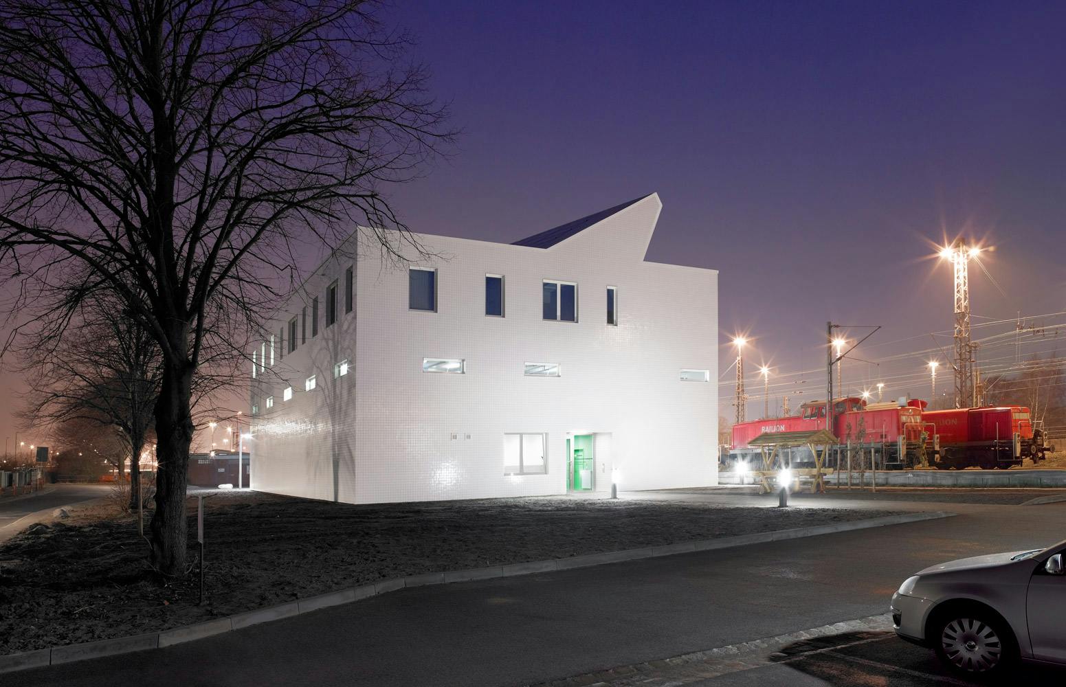 Büro und Sozialgebäude am Niedernfelder Ufer